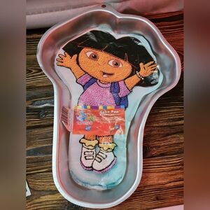 Wilton 2003 Dora The Explorer Cake Pan 2105-6300